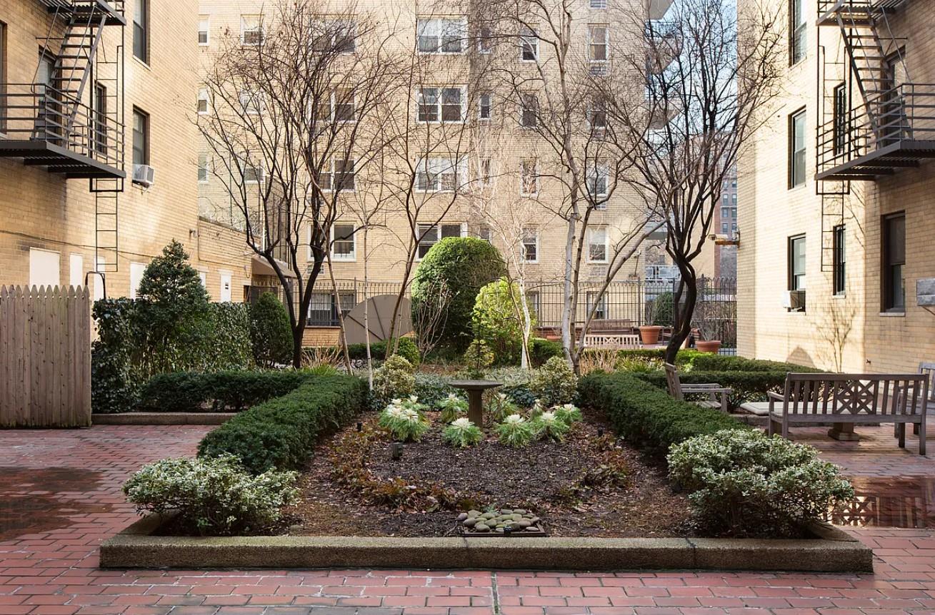 60 E 9TH Street 416