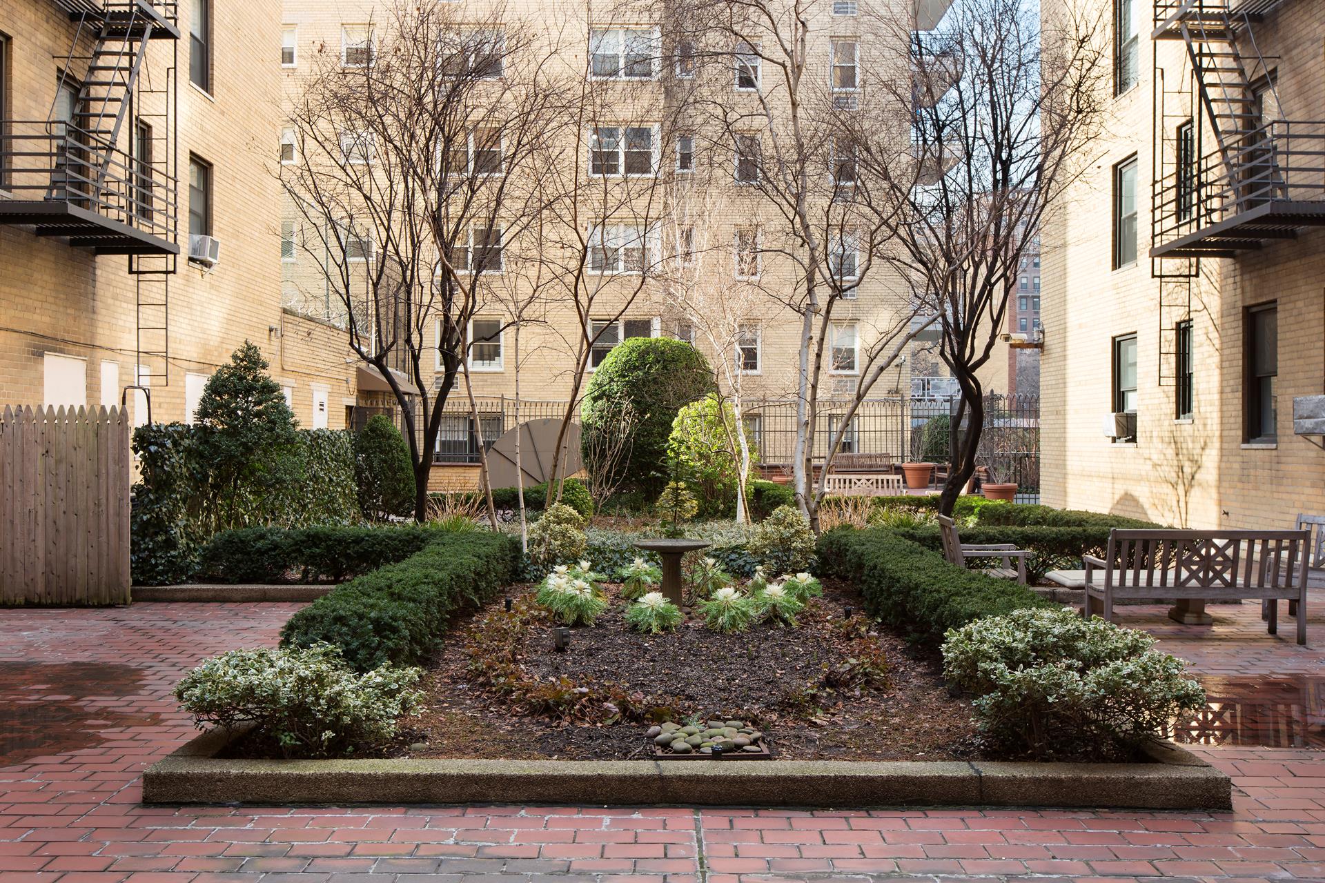 60 E 9TH Street 416