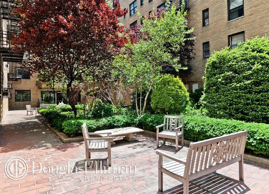 60 E 9TH Street 416