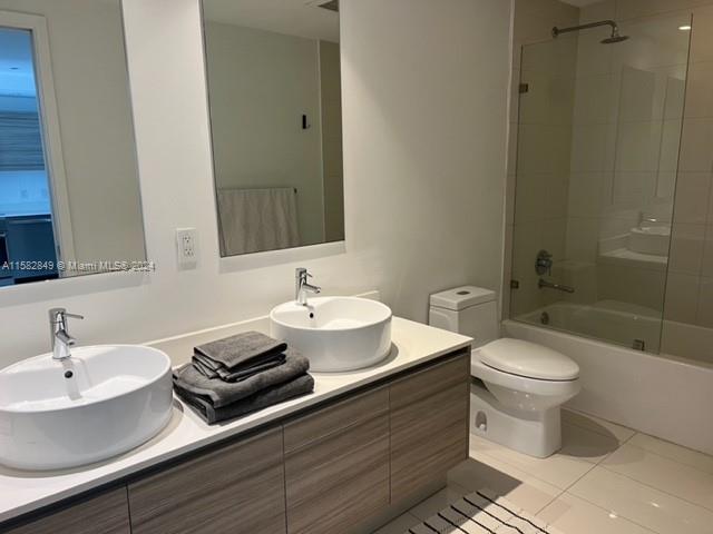 121 NE 34th St # 1903