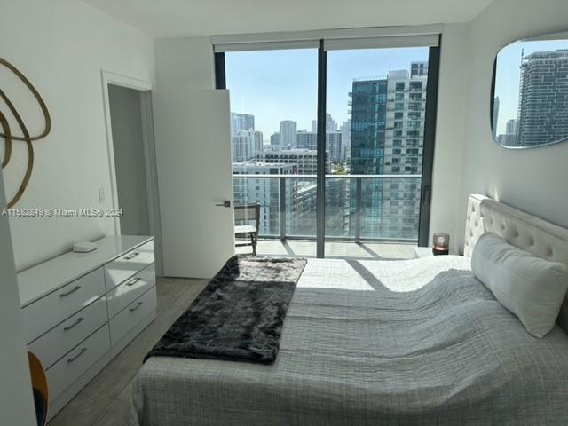 121 NE 34th St # 1903