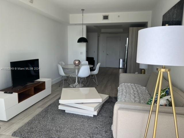 121 NE 34th St # 1903