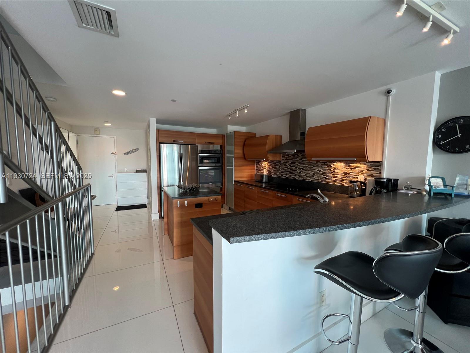 2950 NE 188th St # 531