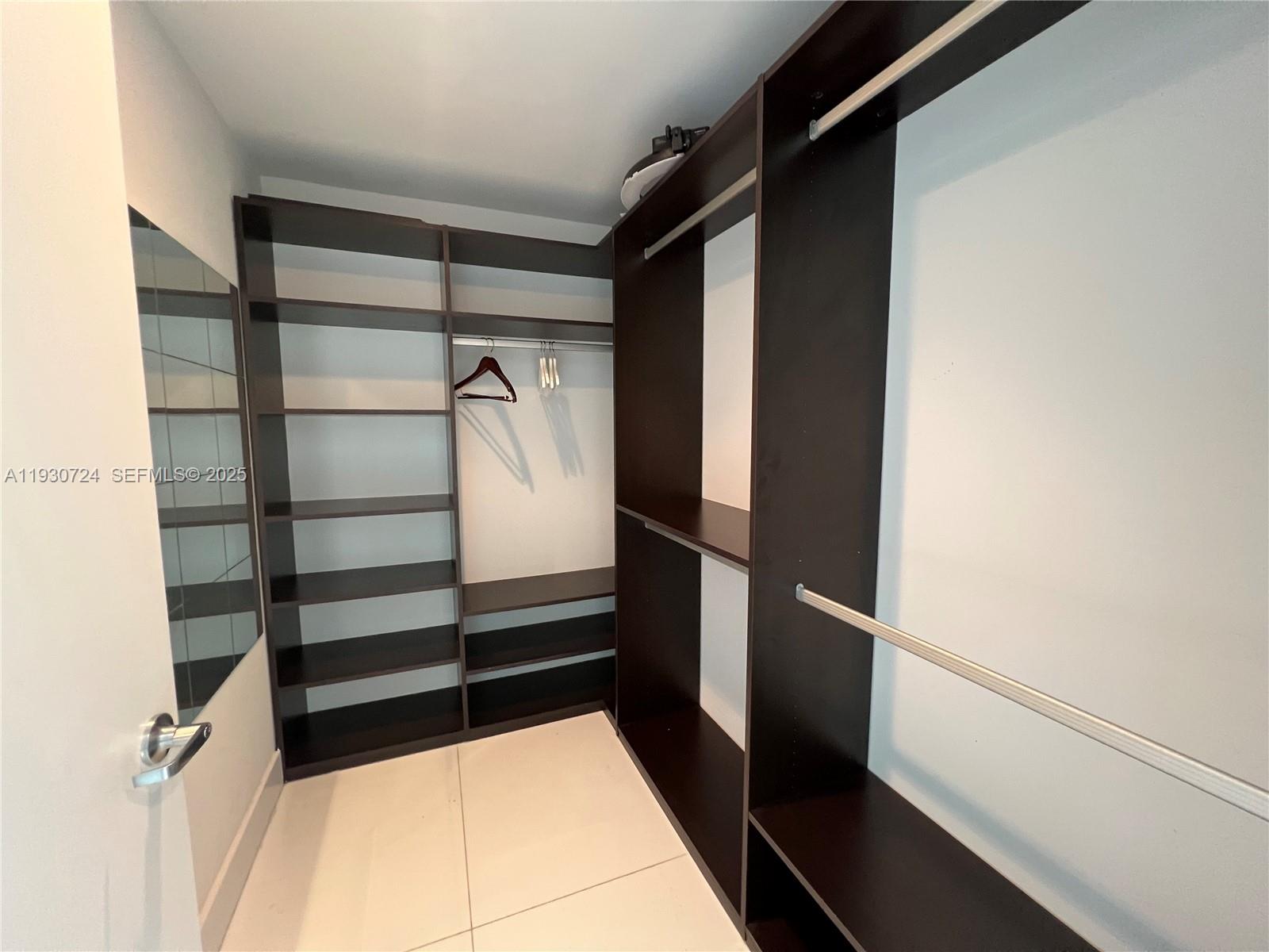 2950 NE 188th St # 531