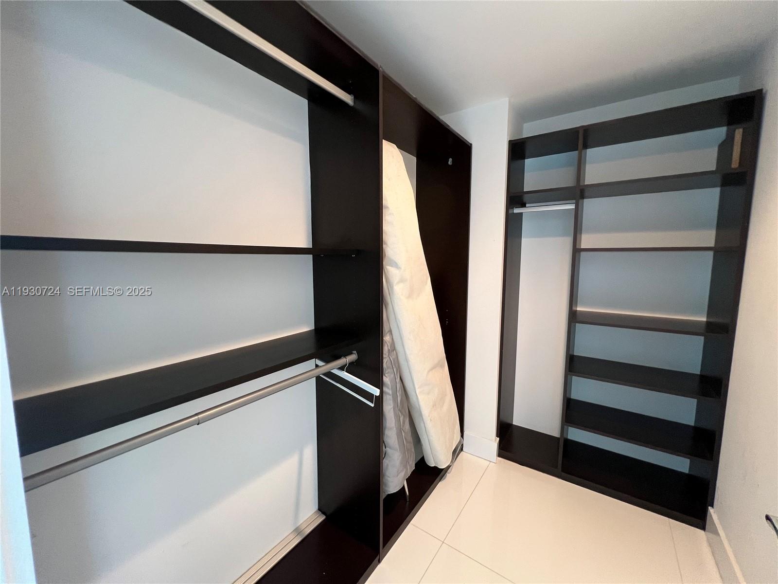 2950 NE 188th St # 531