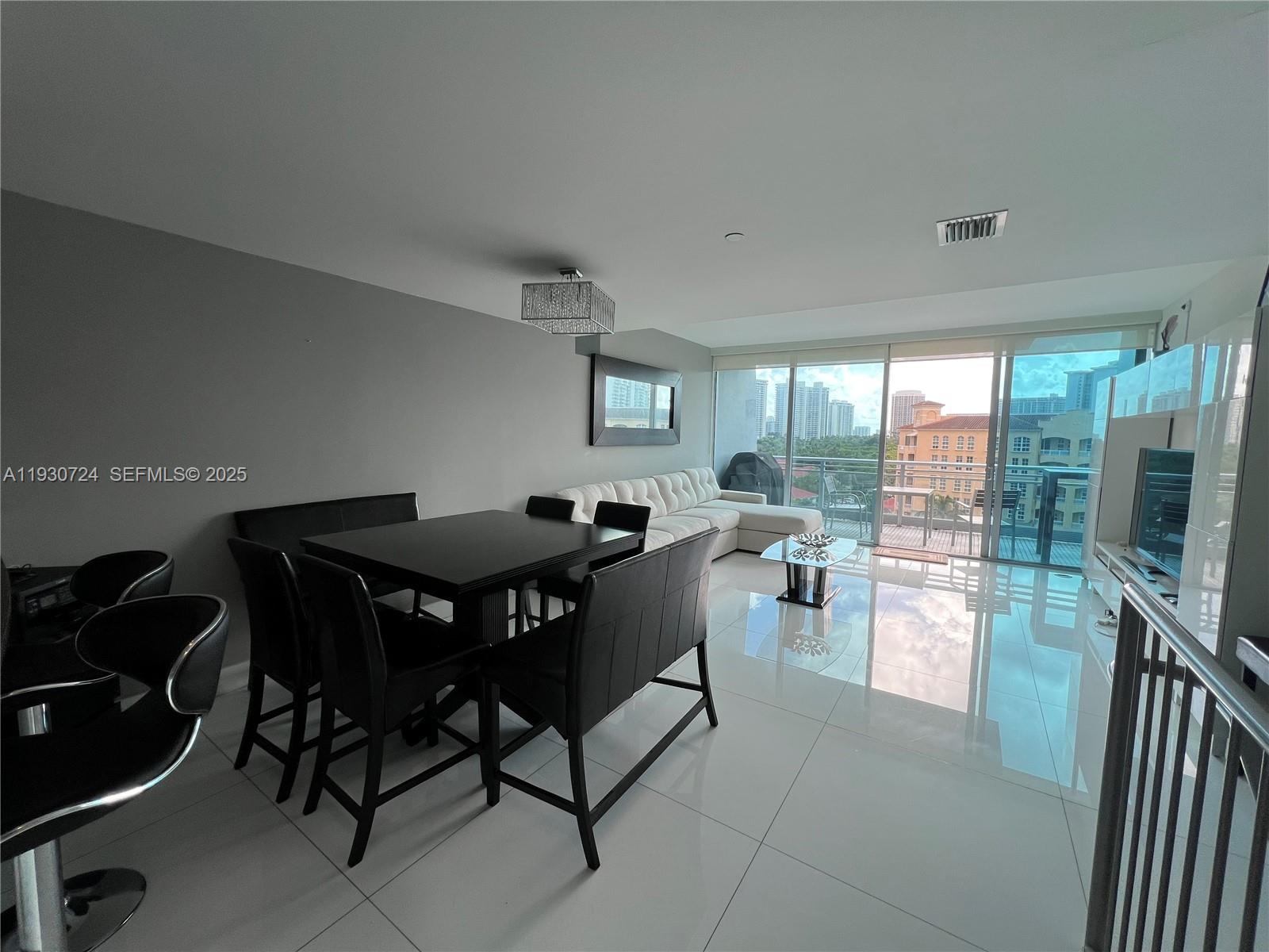 2950 NE 188th St # 531