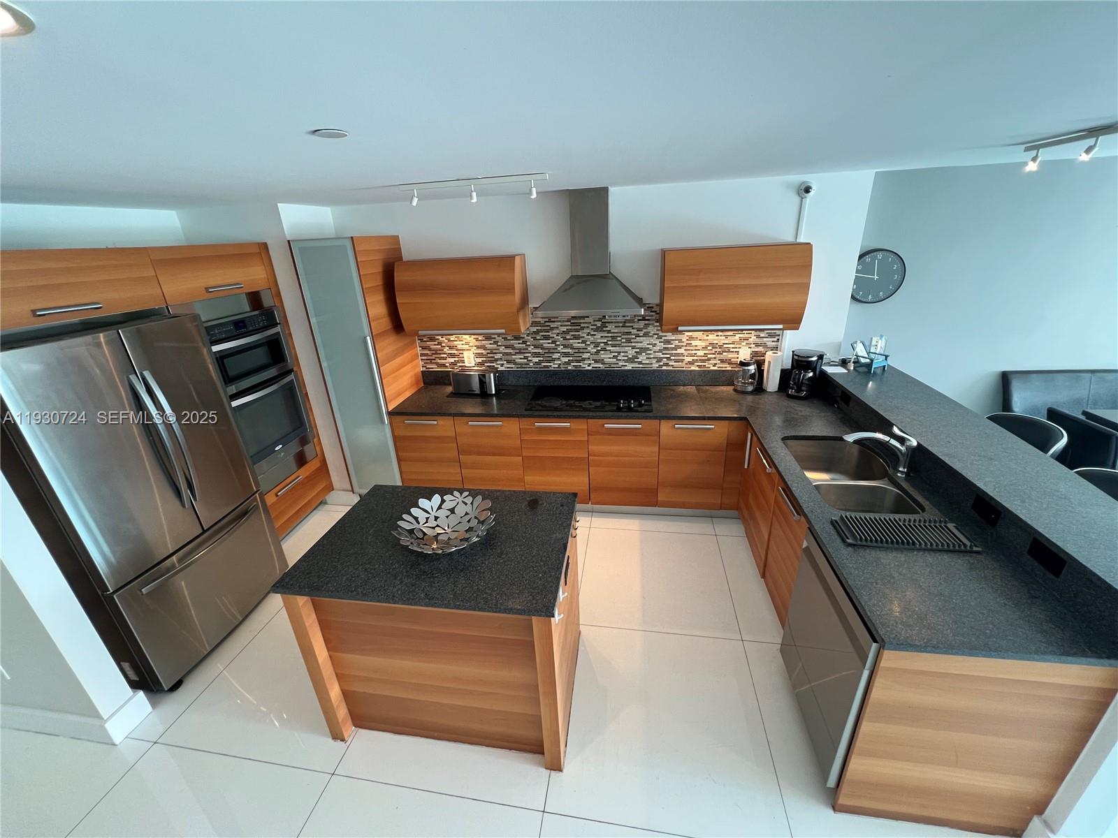 2950 NE 188th St # 531