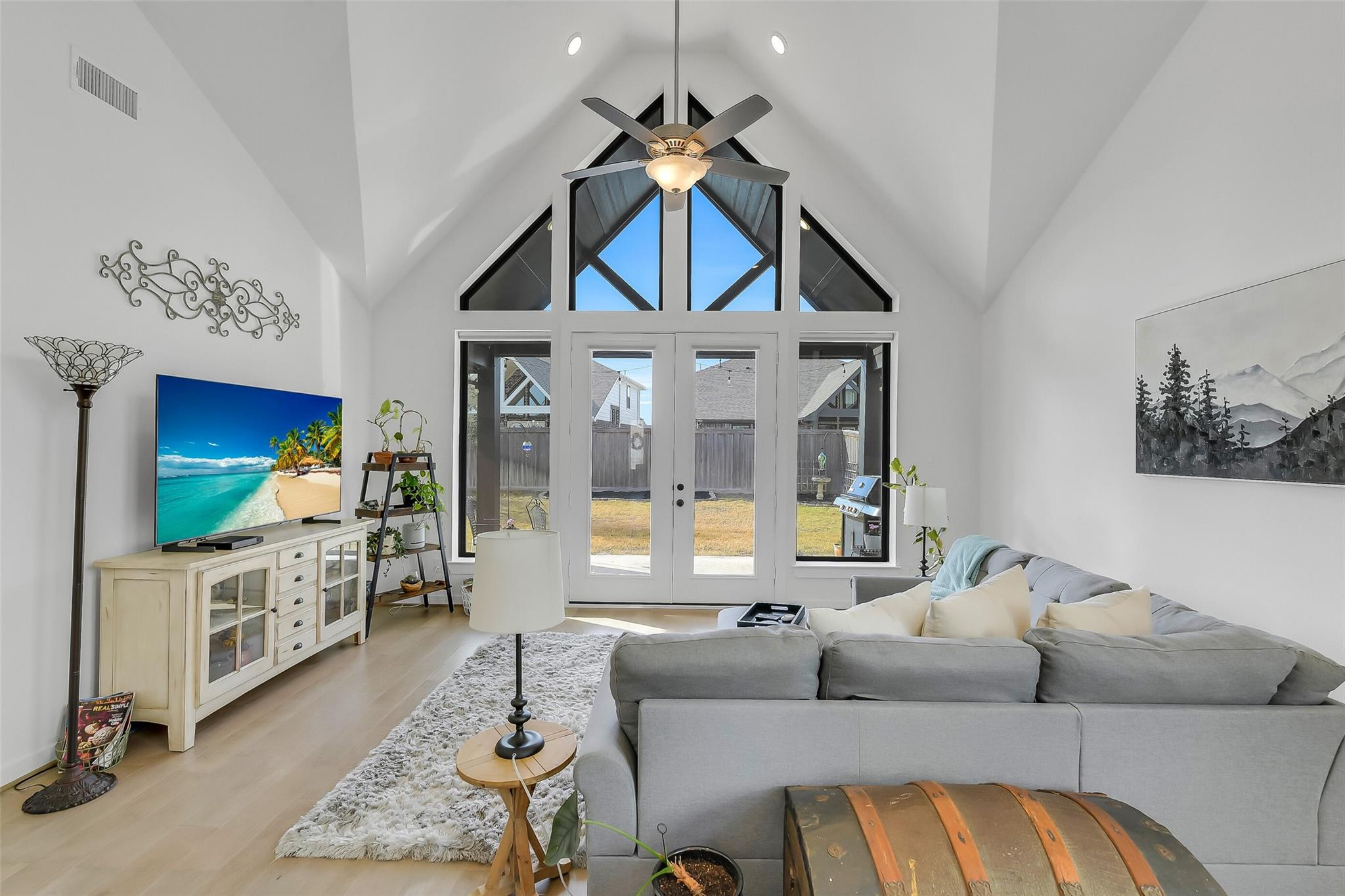 15331 Algunas Plumas Street