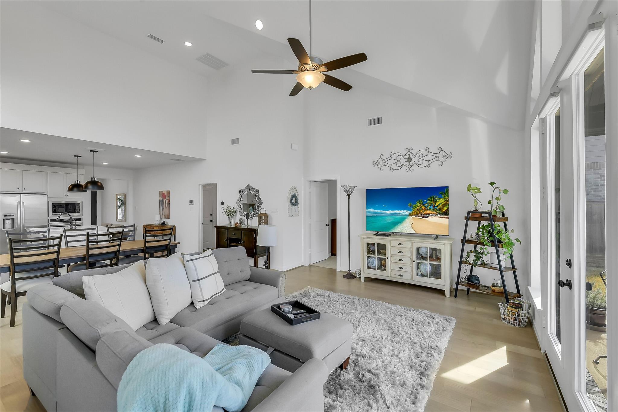 15331 Algunas Plumas Street