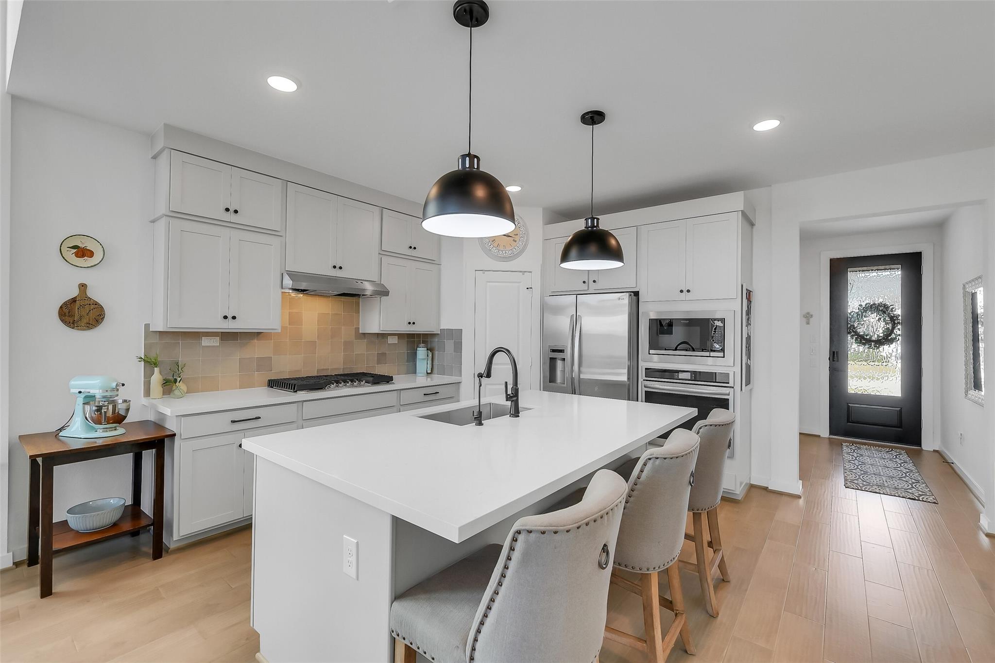 15331 Algunas Plumas Street