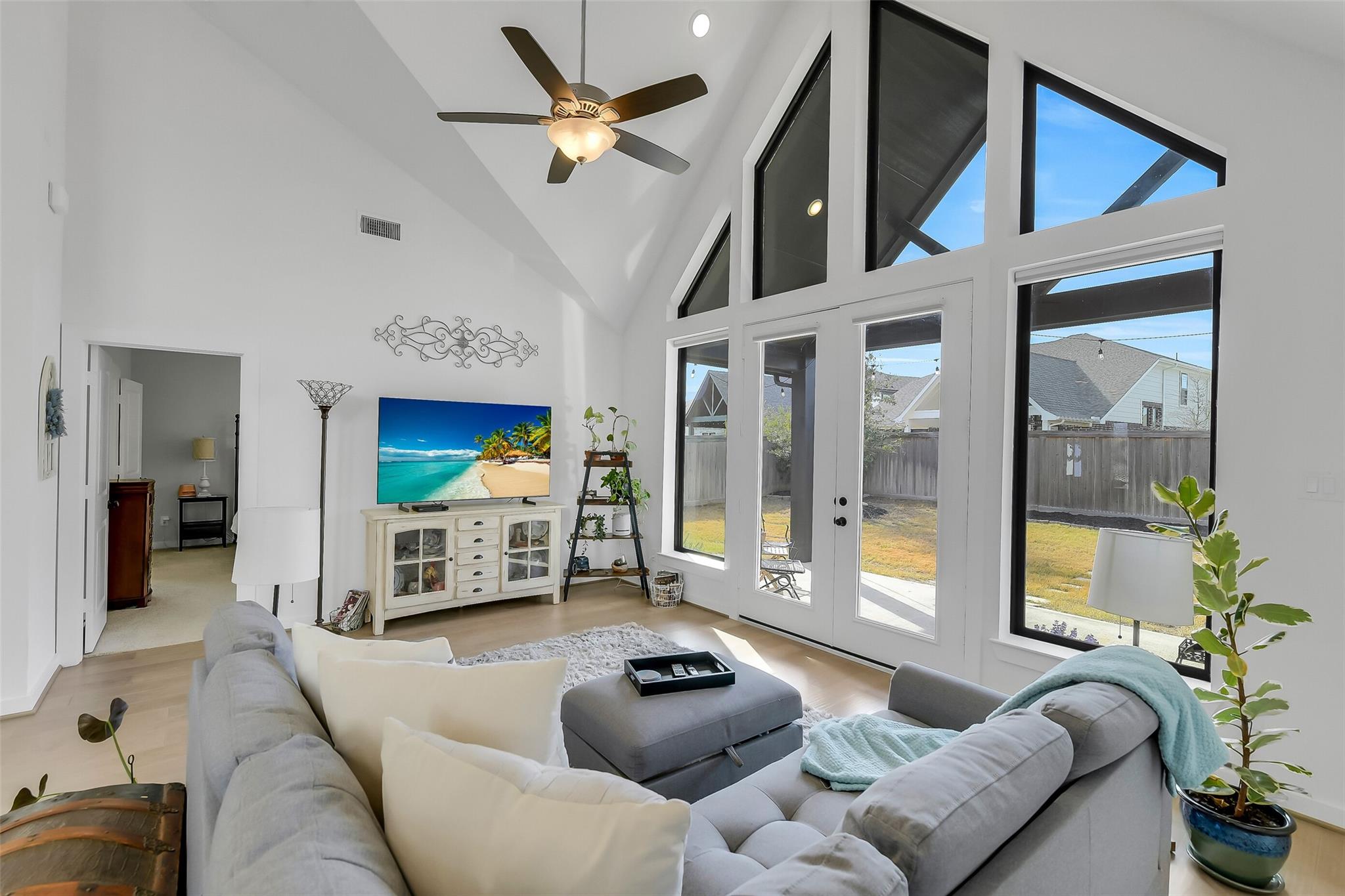 15331 Algunas Plumas Street