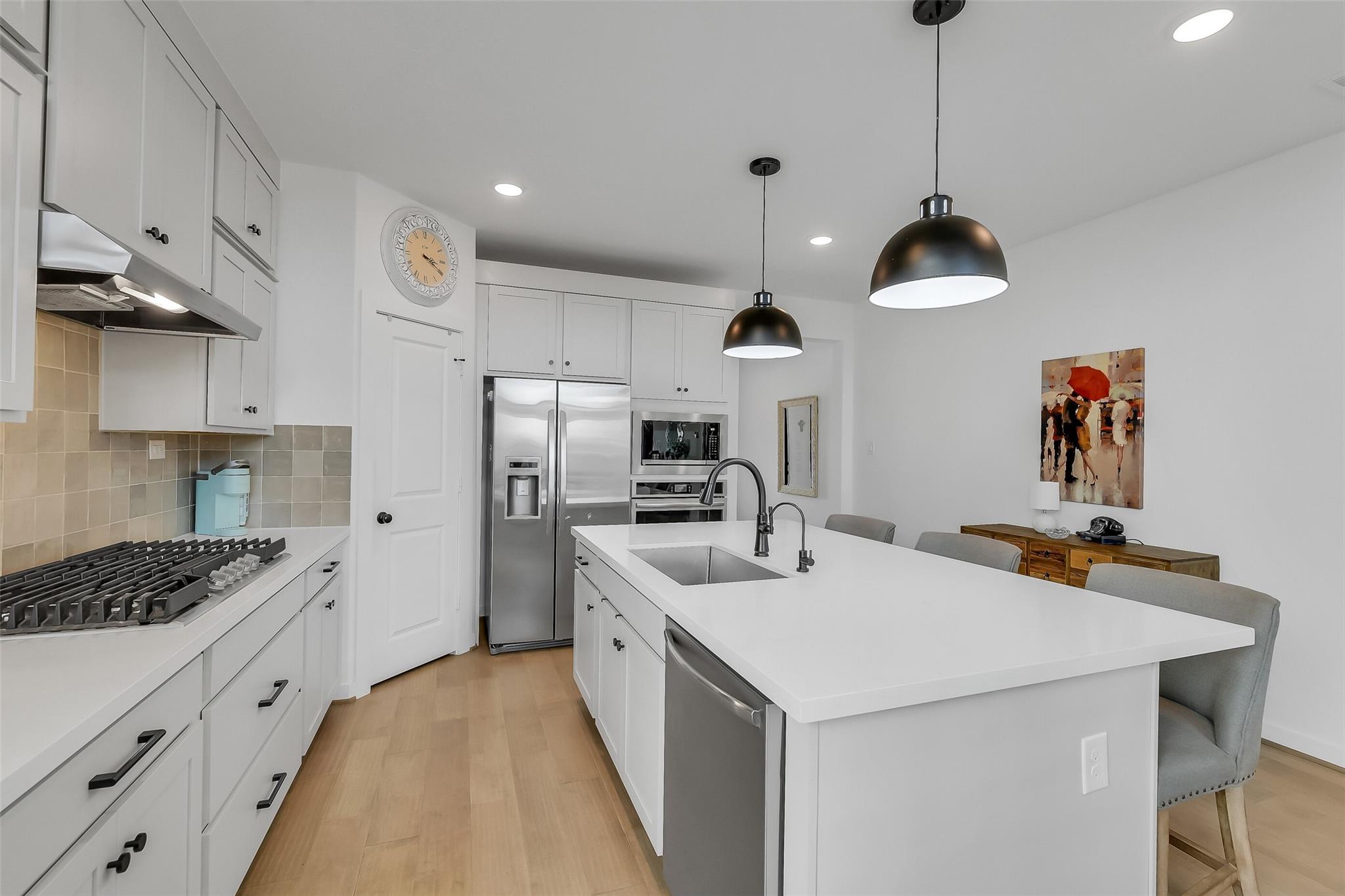 15331 Algunas Plumas Street