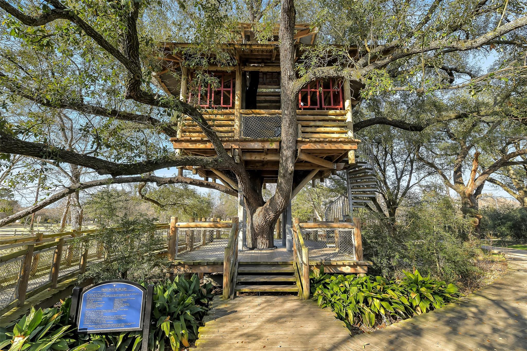 15331 Algunas Plumas Street