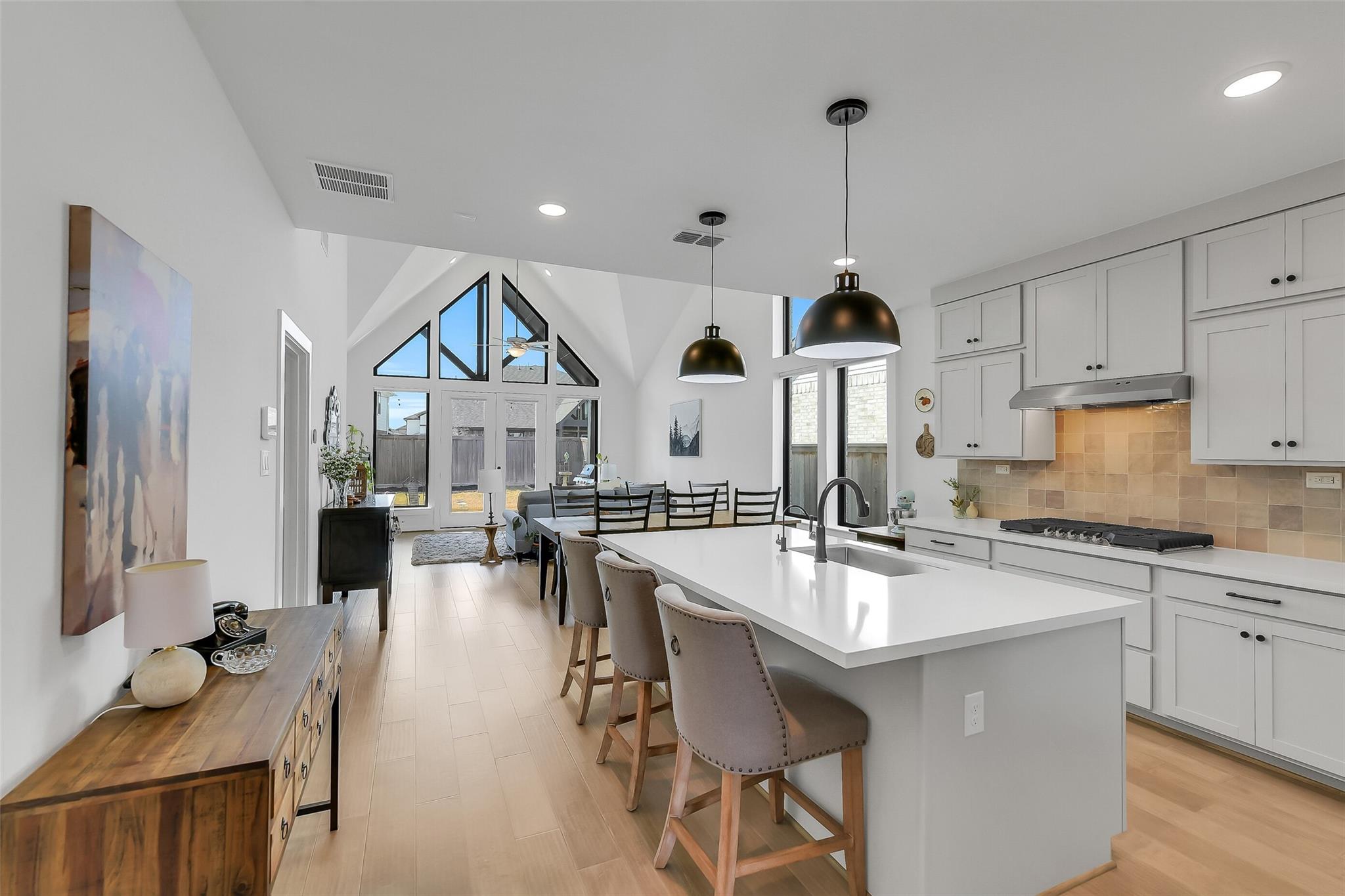 15331 Algunas Plumas Street