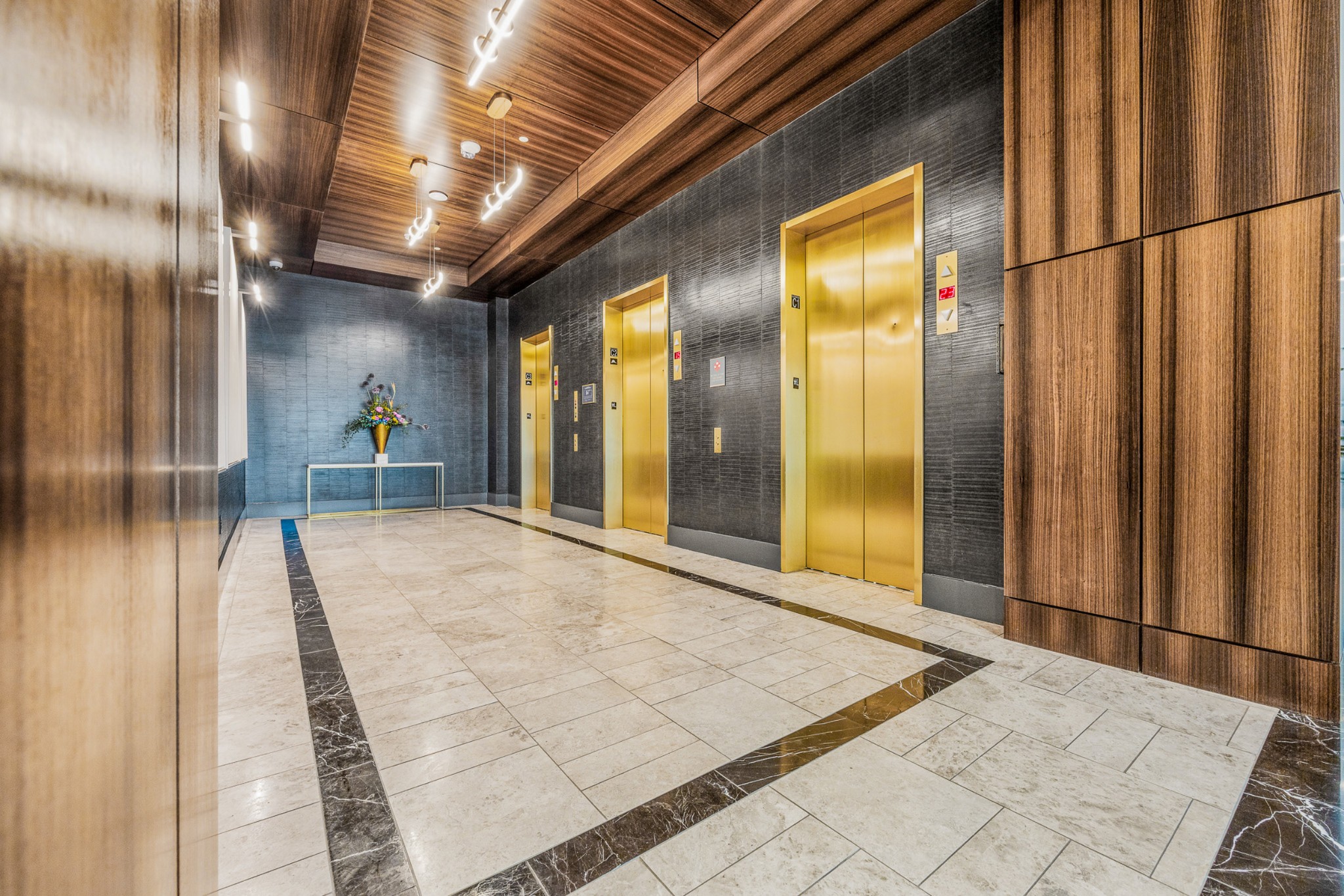 1616 West End Ave Unit: 2004