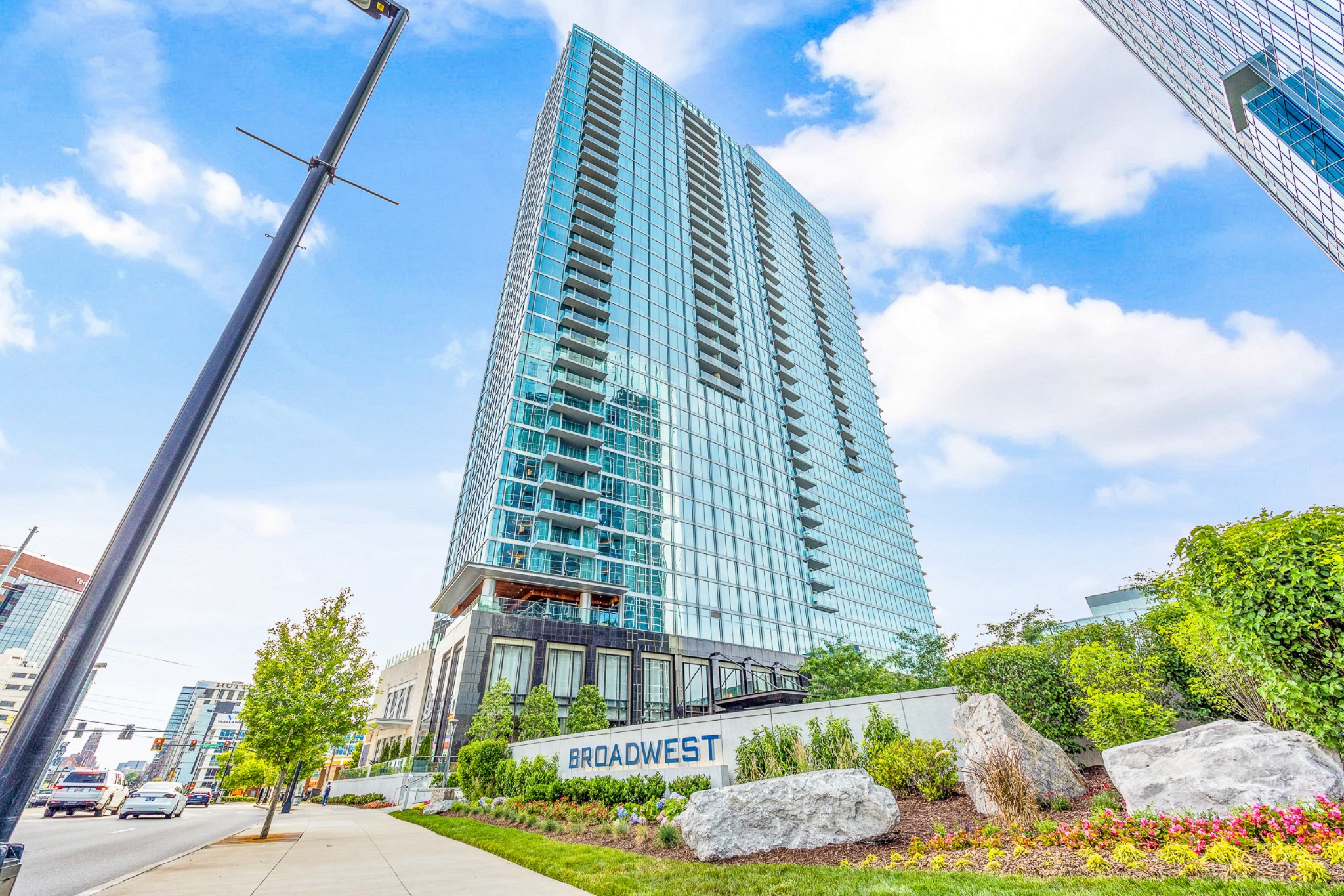 1616 West End Ave Unit: 2004