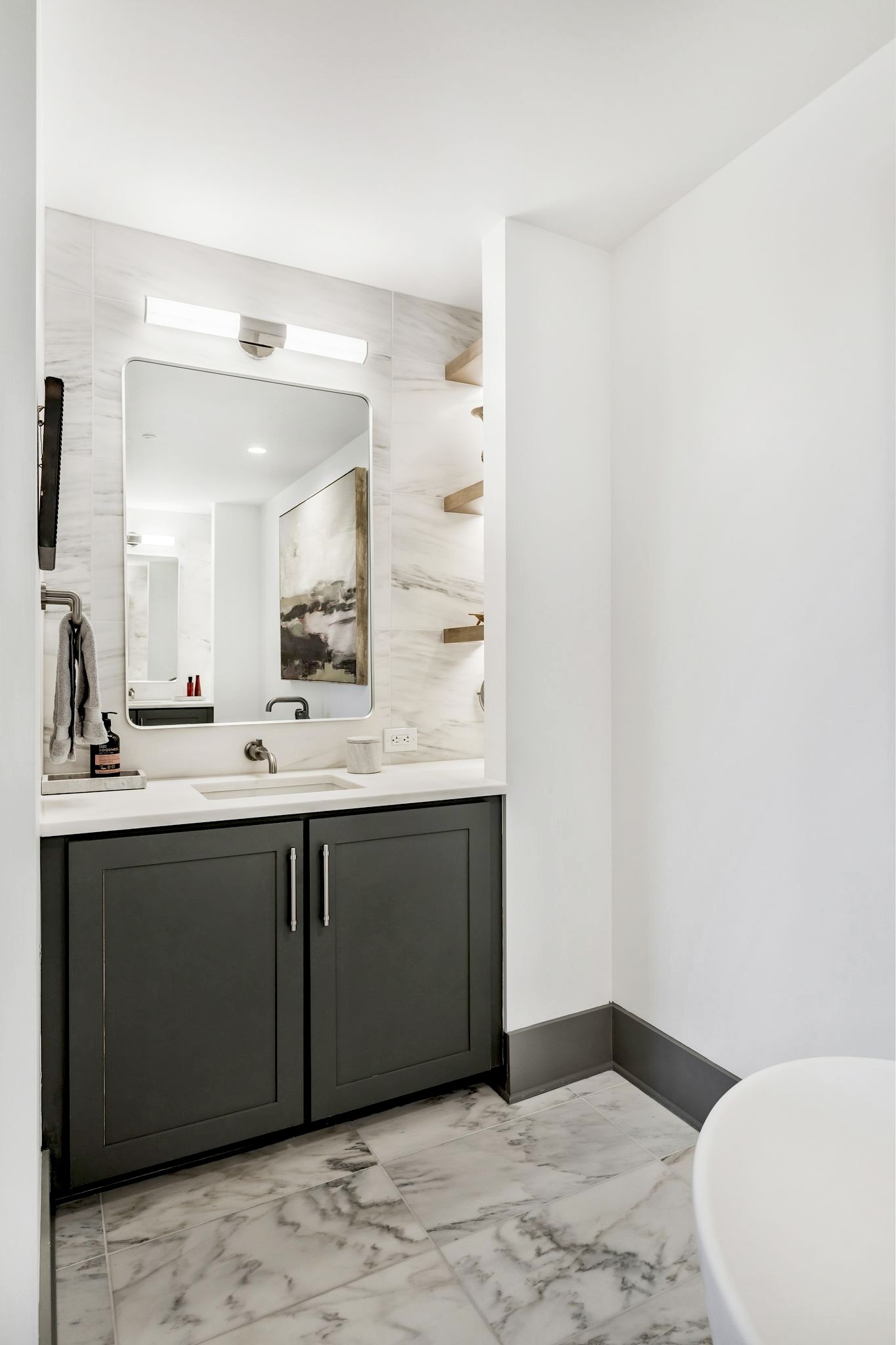 1616 West End Ave Unit: 2004