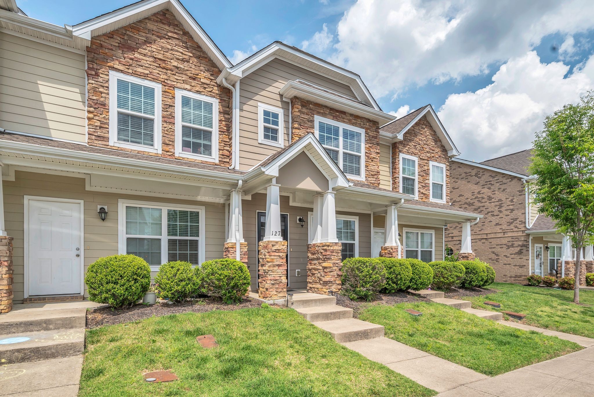 127 Cobblestone Place Dr