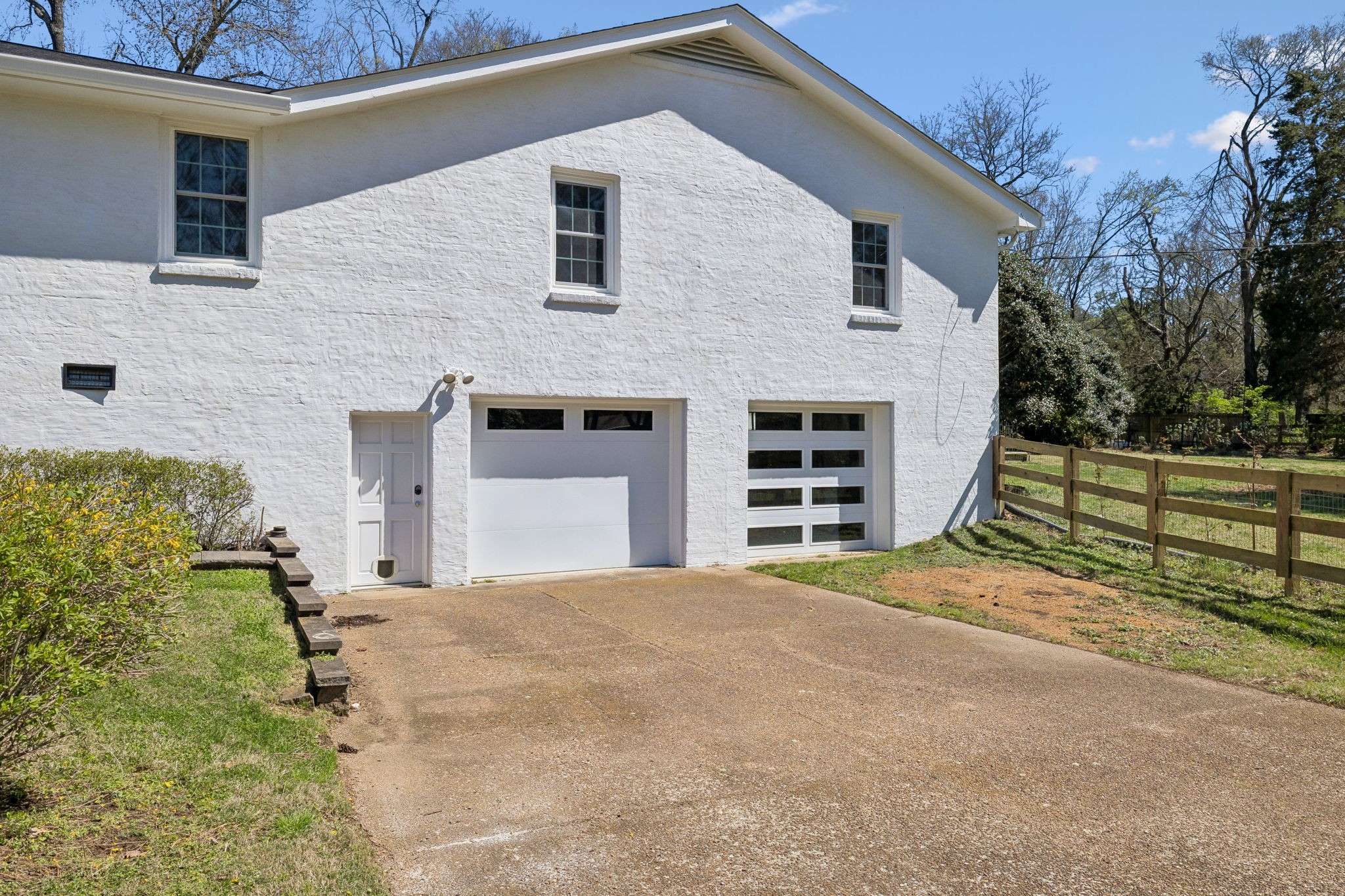 9021 Forest Lawn Dr