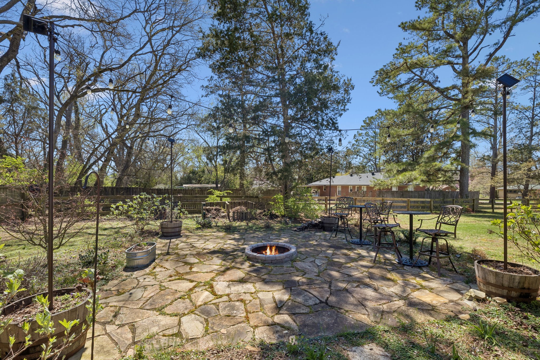 9021 Forest Lawn Dr