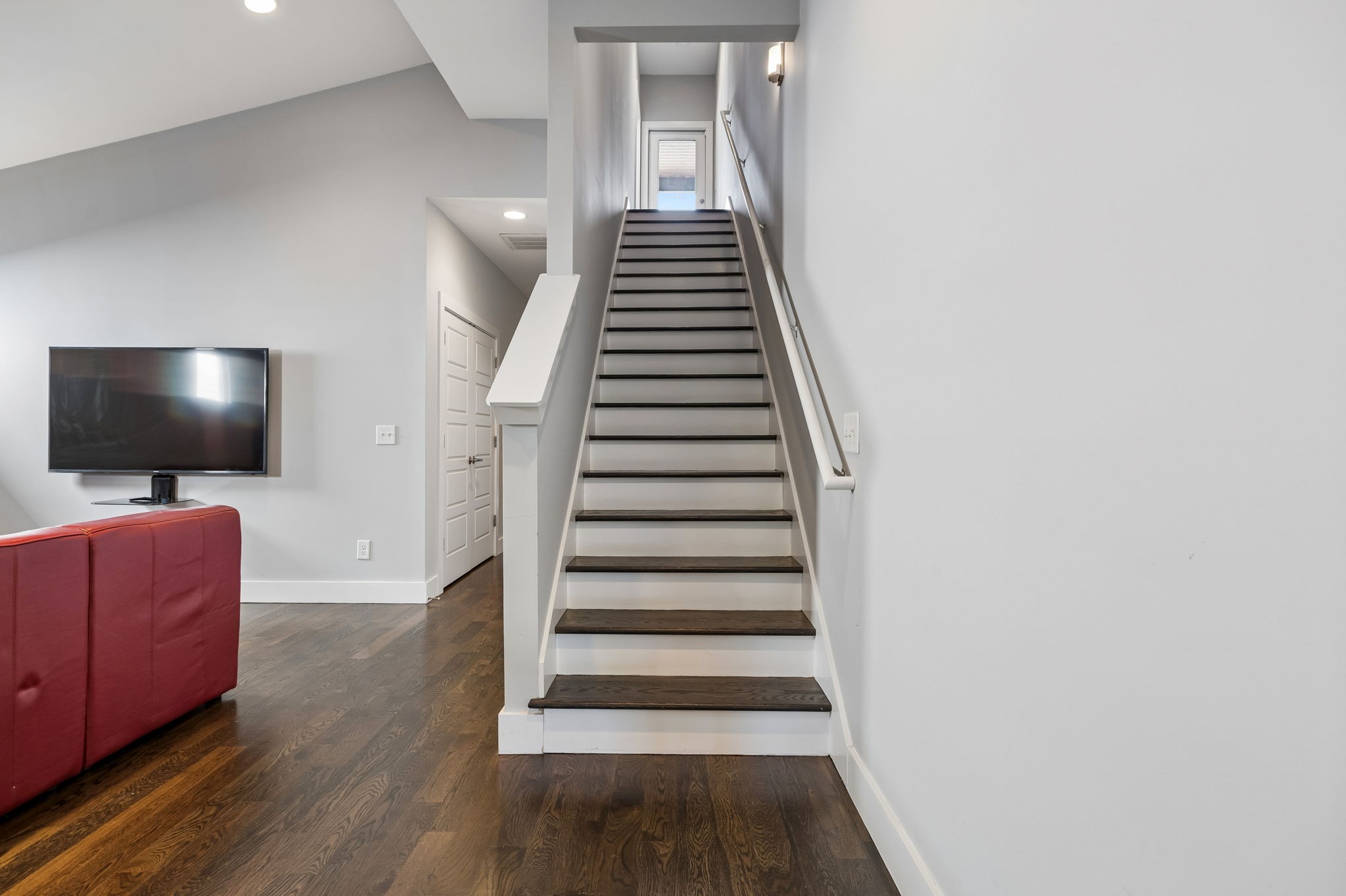 606 Hume St Unit: A