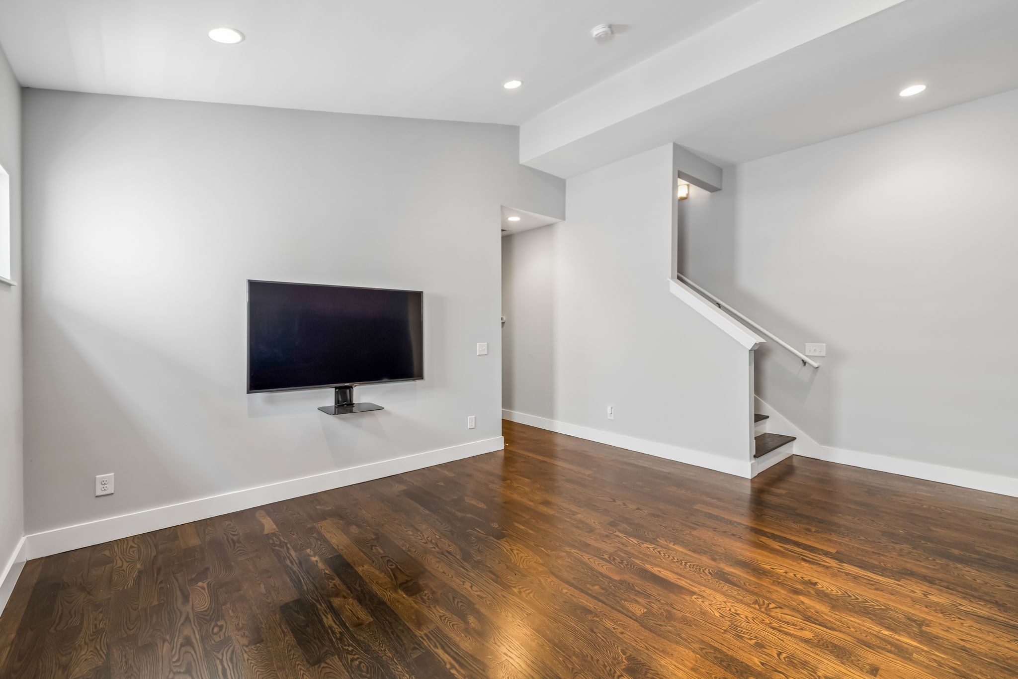 606 Hume St Unit: A