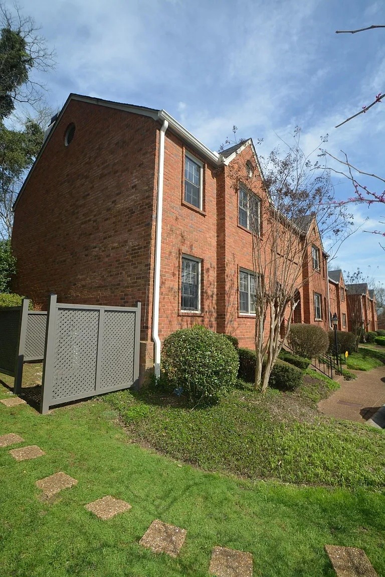 252 Westchase Dr