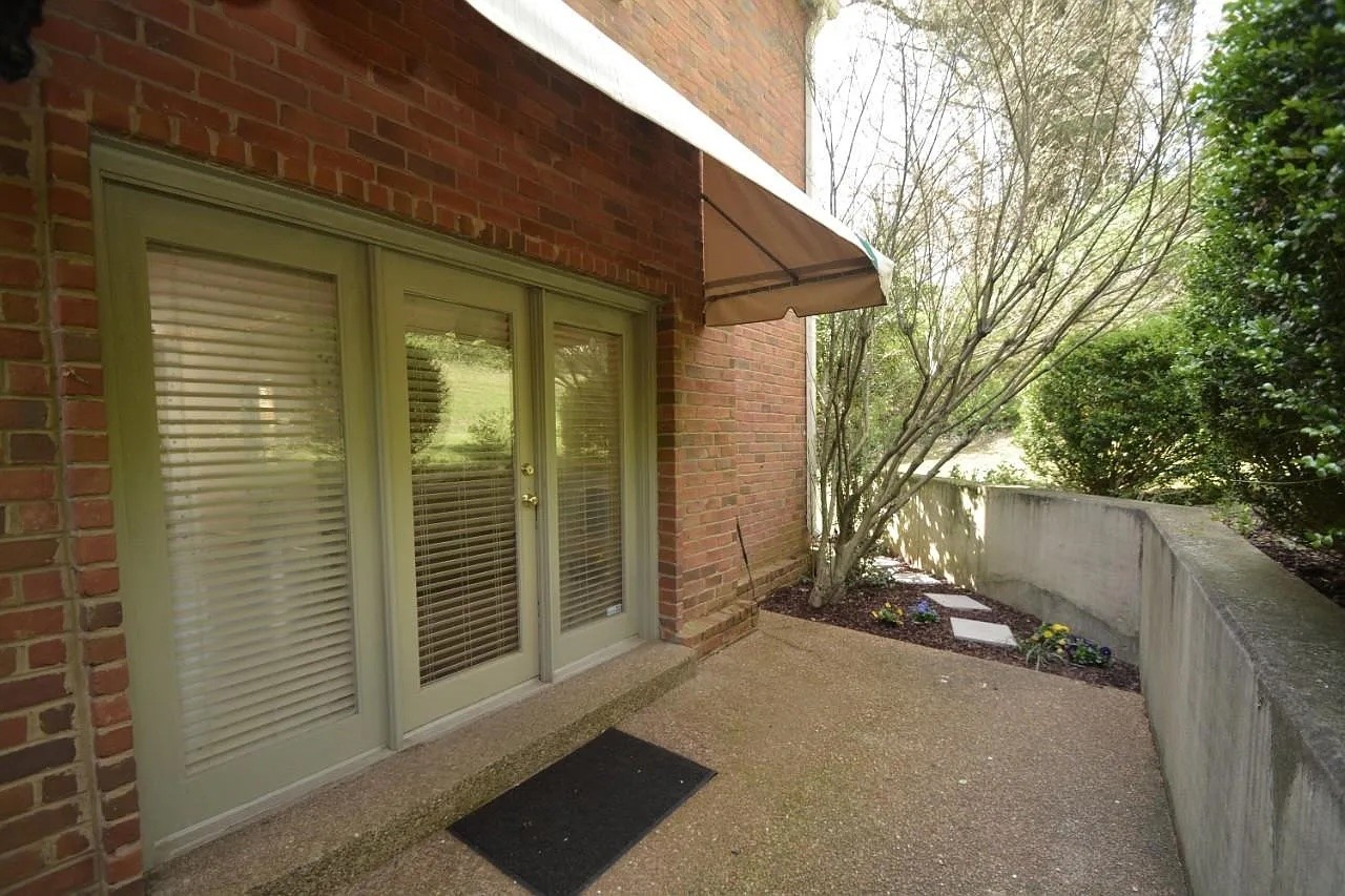 252 Westchase Dr