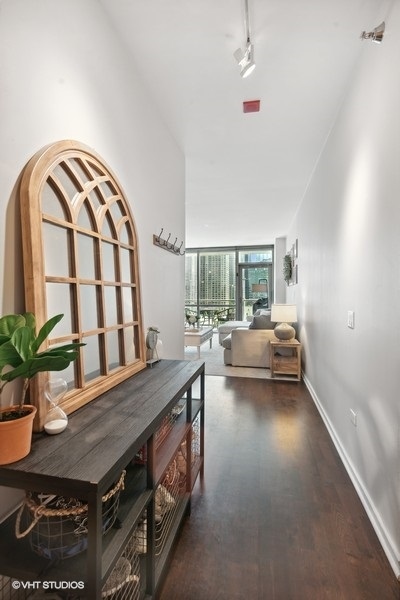 123 S Green Street Unit: 805B