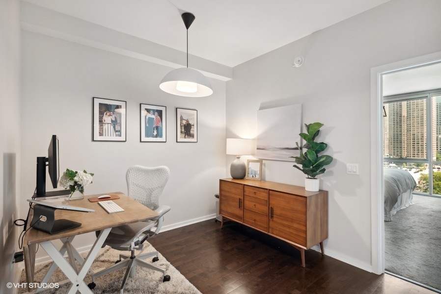123 S Green Street Unit: 805B