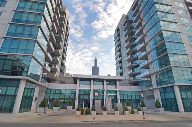 123 S Green Street Unit: 805B
