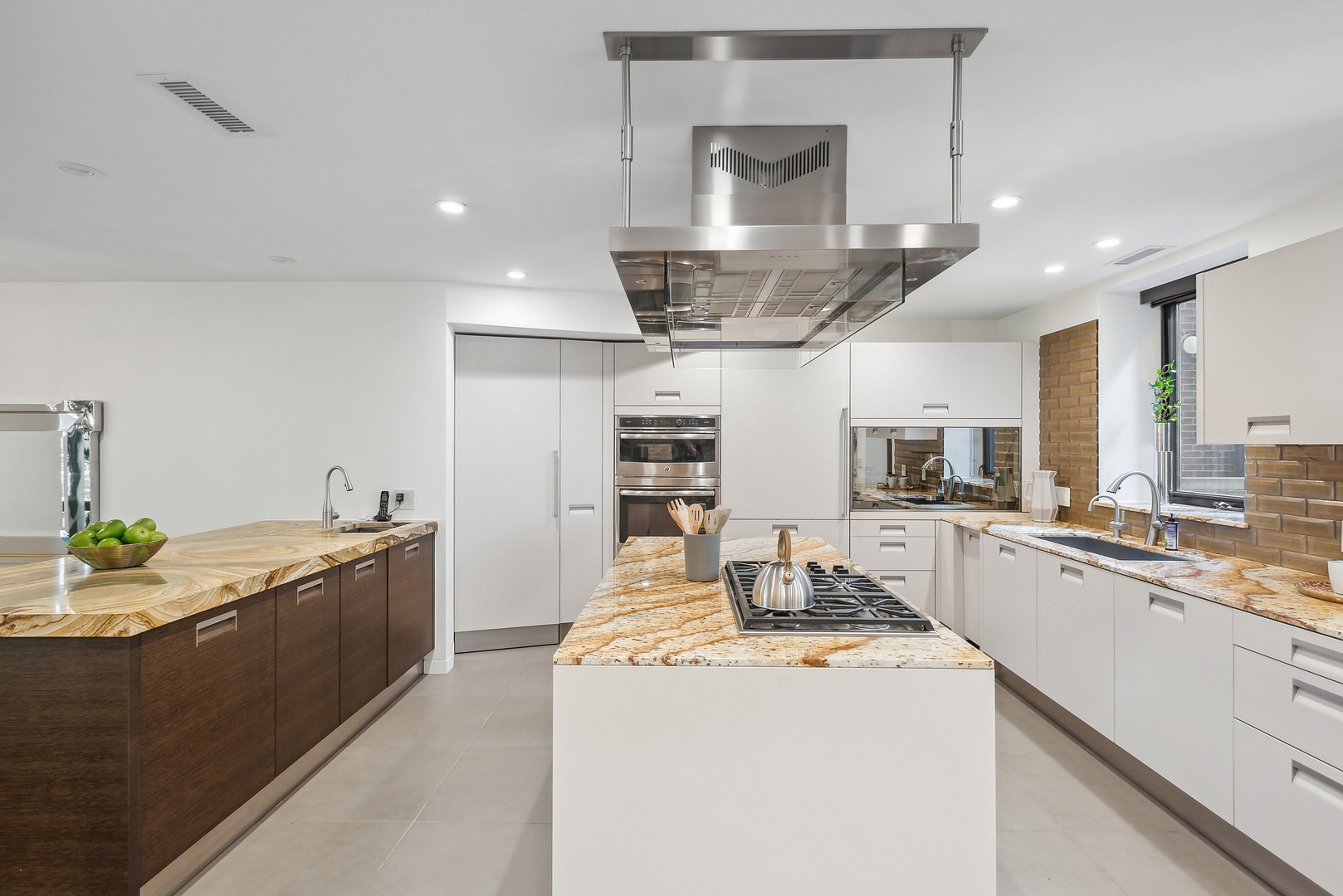 333 W Barry Avenue