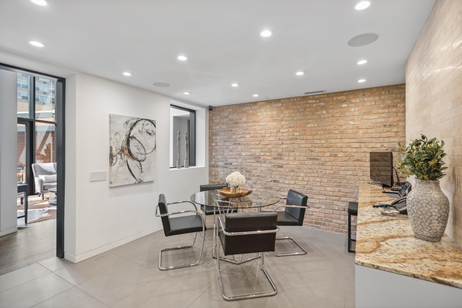 333 W Barry Avenue