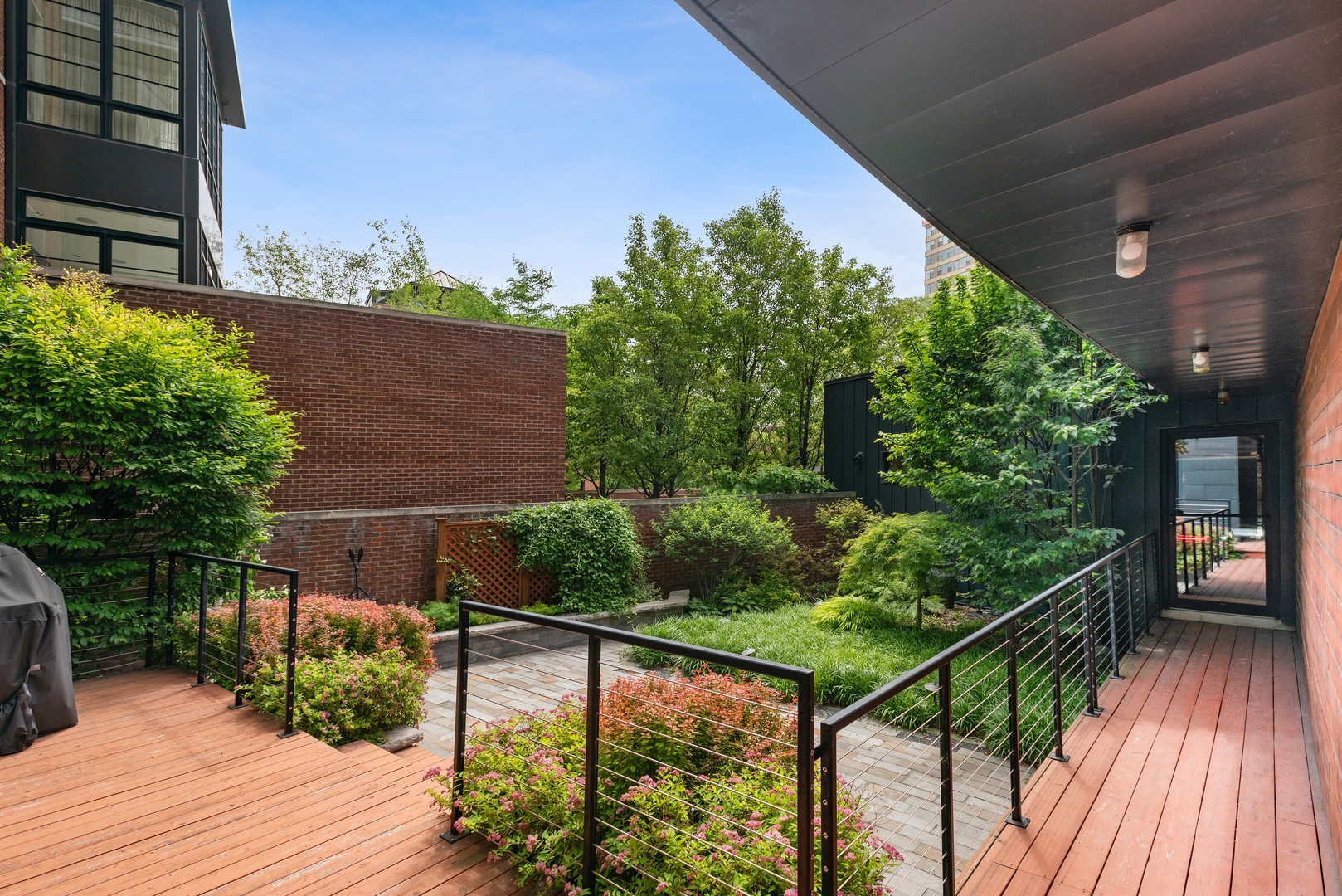 333 W Barry Avenue