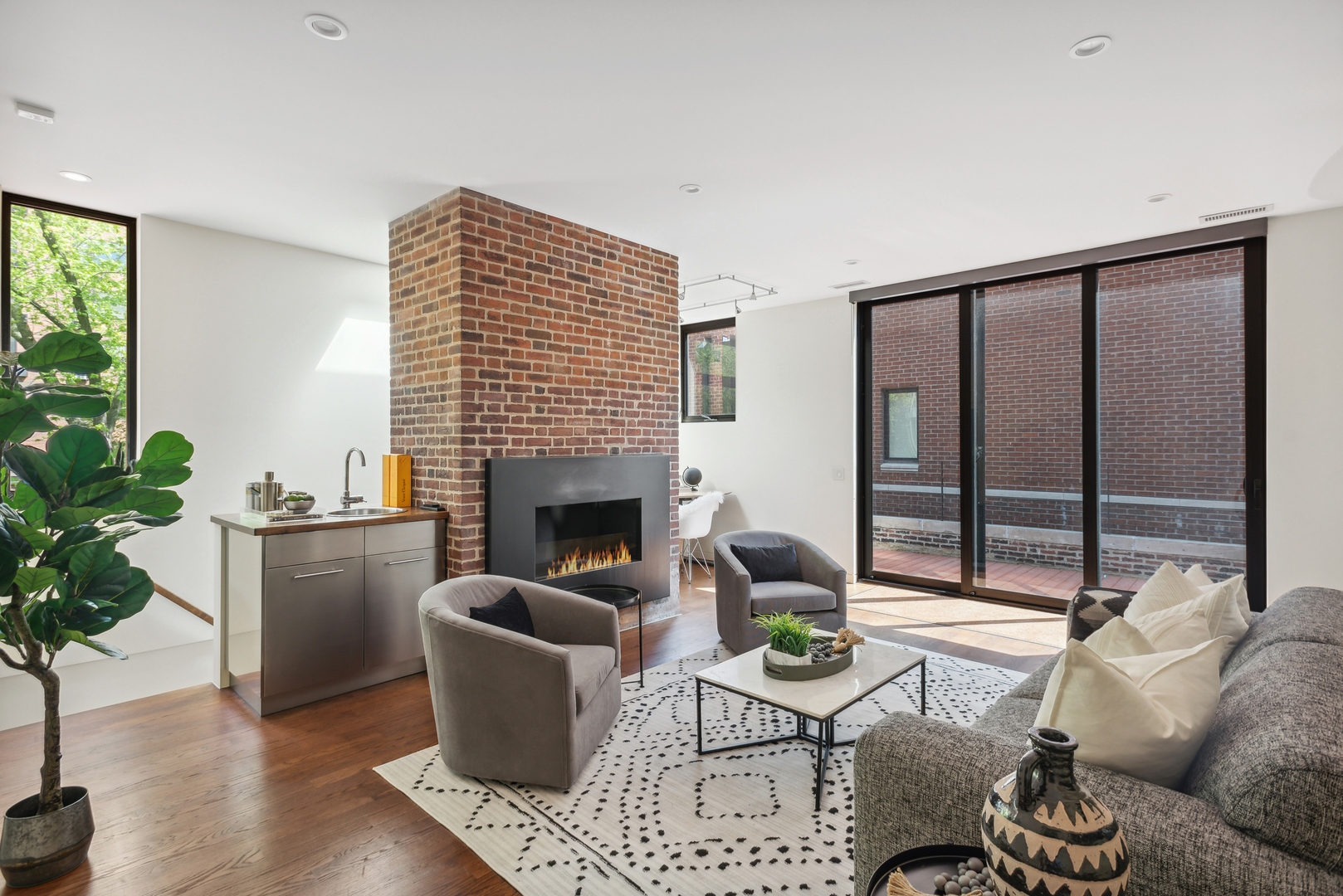 333 W Barry Avenue