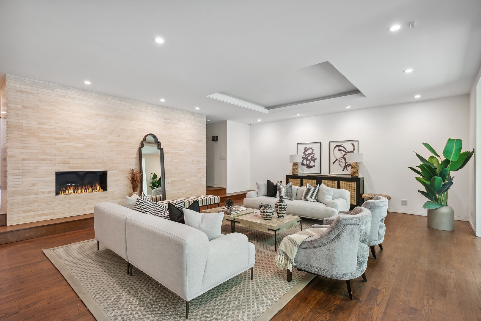 333 W Barry Avenue