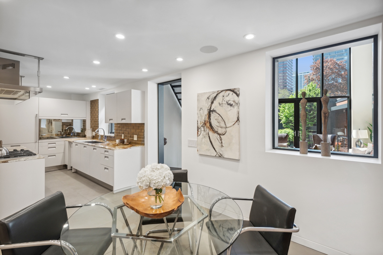 333 W Barry Avenue
