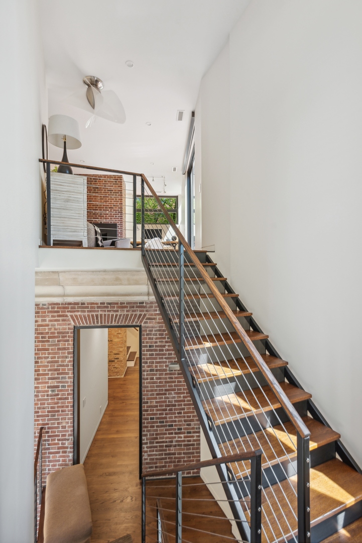 333 W Barry Avenue