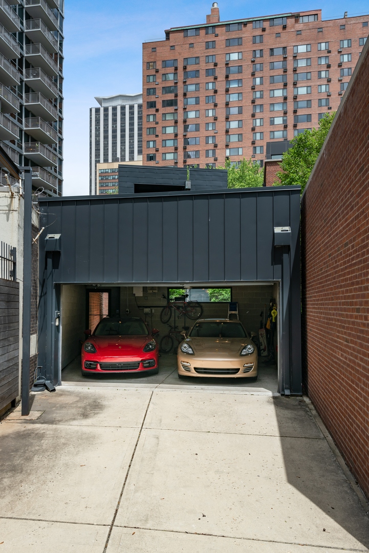 333 W Barry Avenue