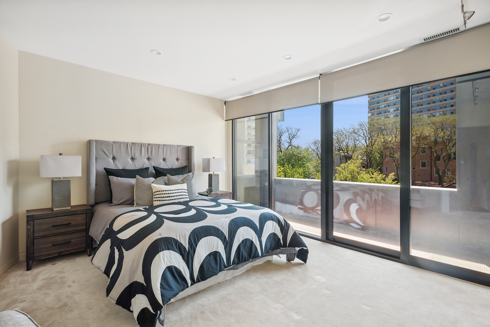 333 W Barry Avenue
