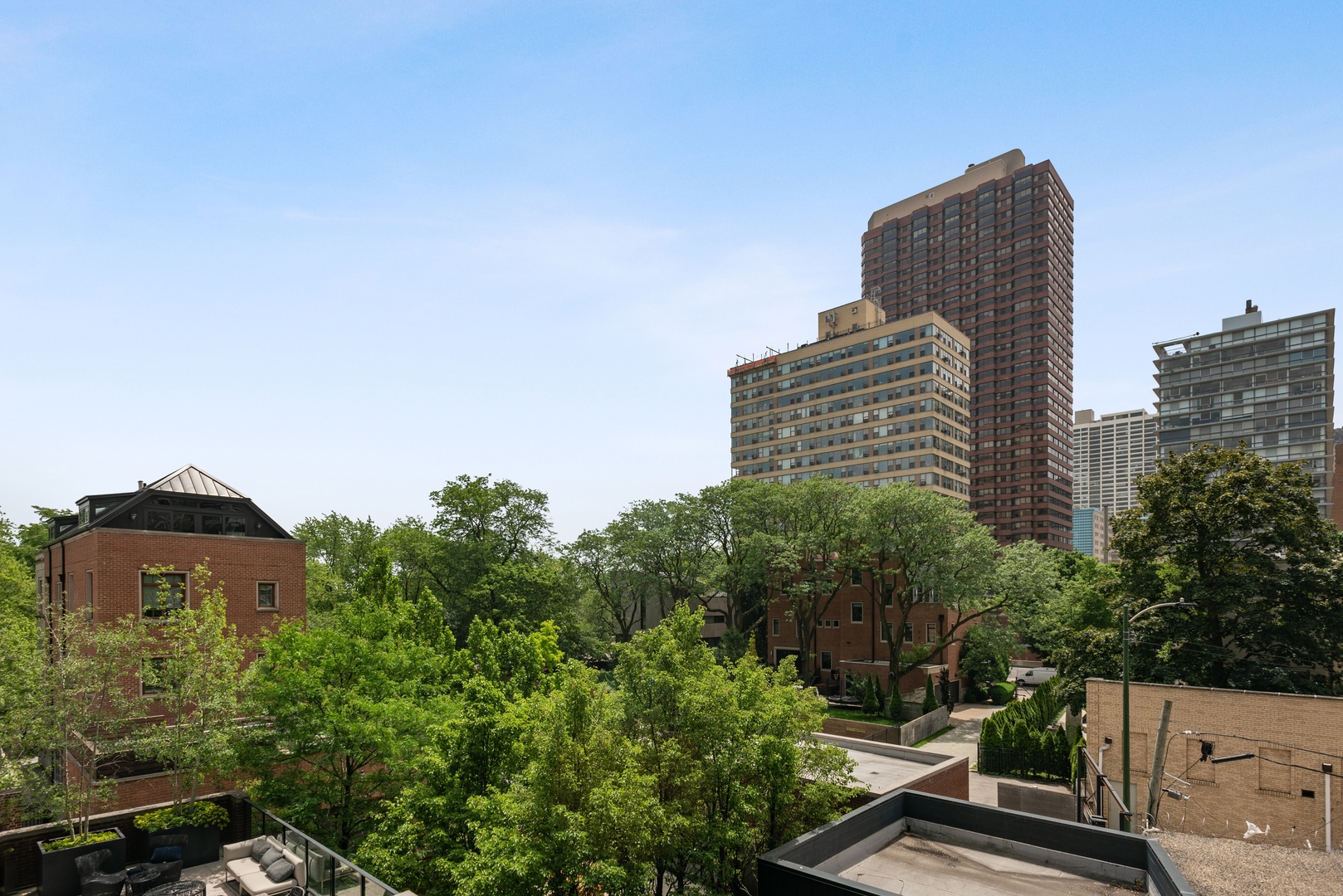 333 W Barry Avenue