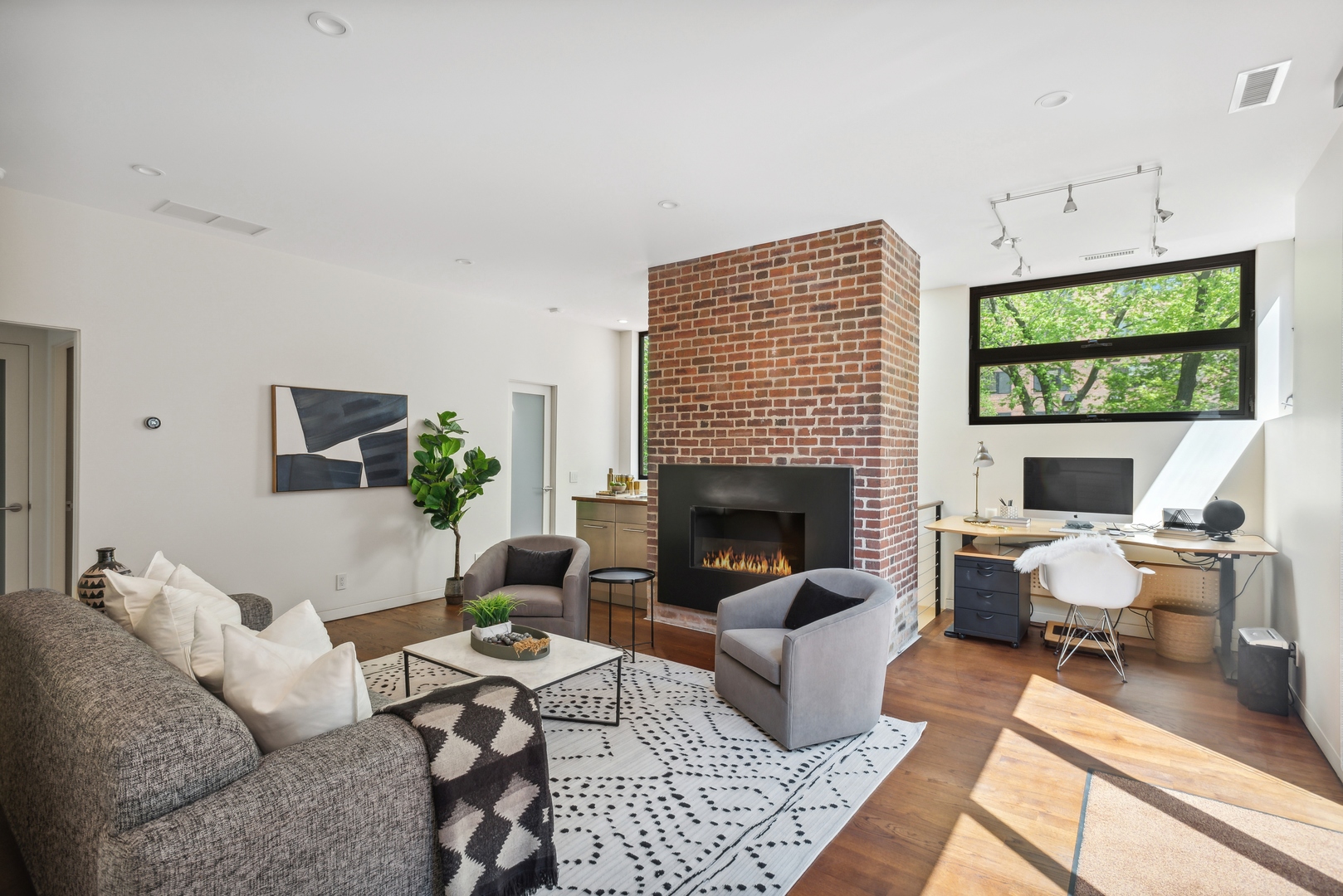 333 W Barry Avenue