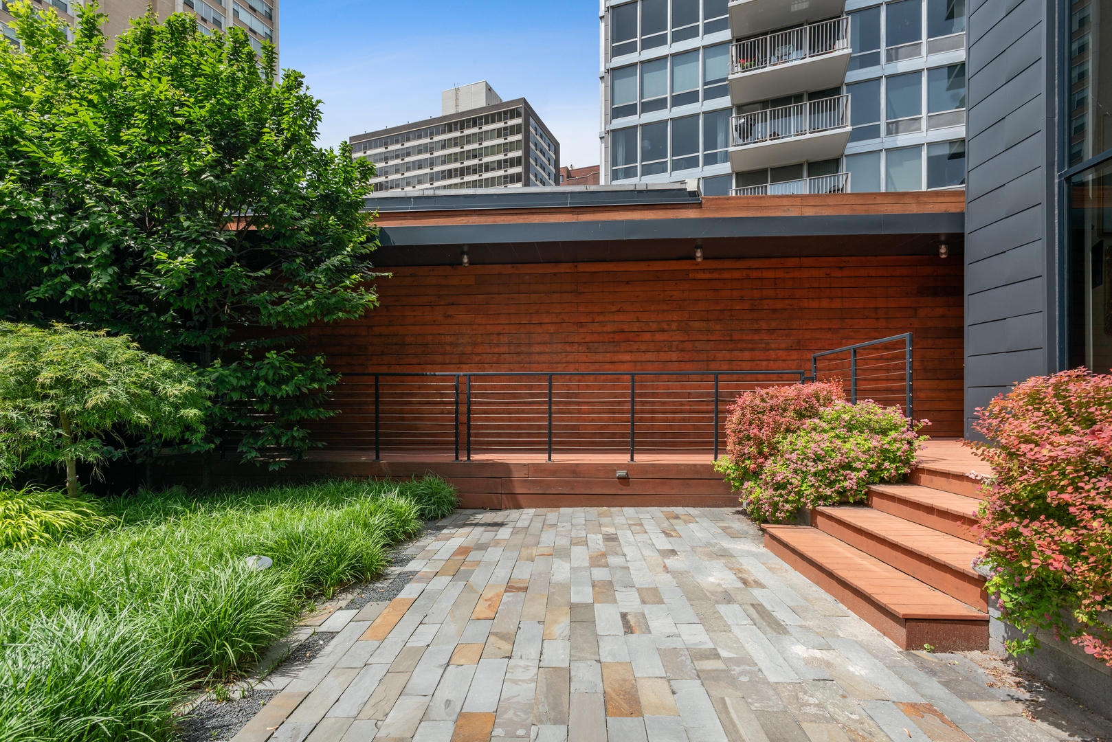 333 W Barry Avenue