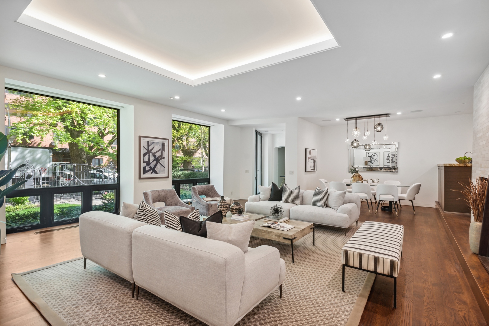 333 W Barry Avenue