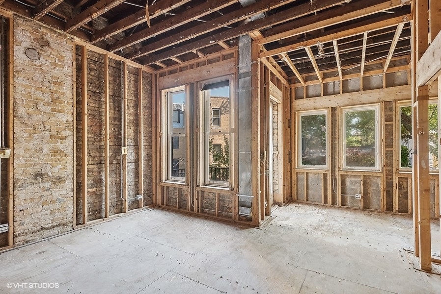1823 N Lincoln Park W