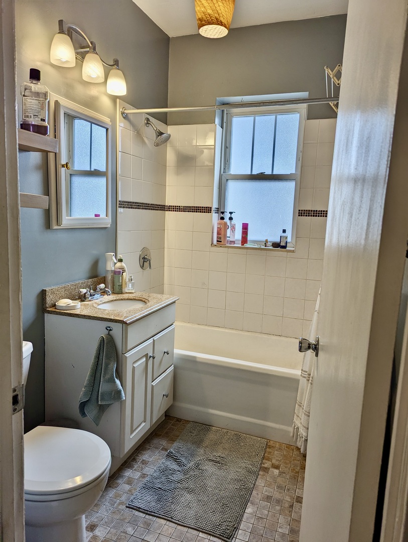 533 W Addison Street Unit: 2N