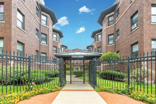 533 W Addison Street Unit: 2N