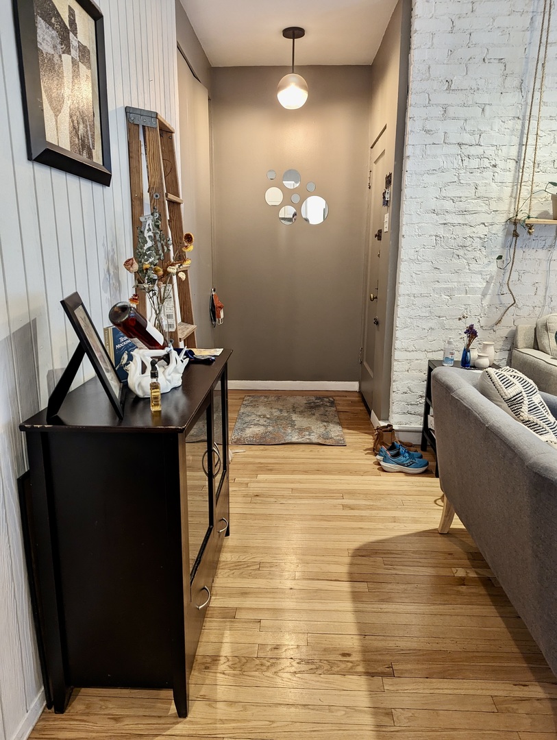 533 W Addison Street Unit: 2N