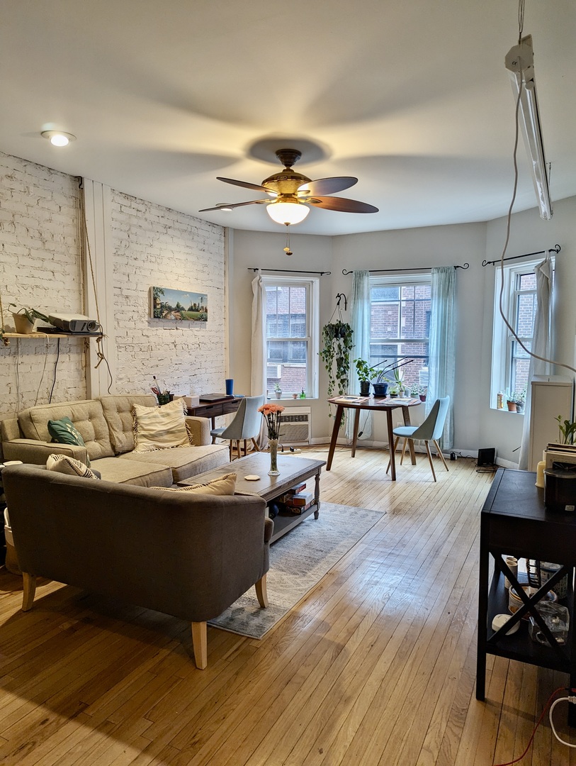 533 W Addison Street Unit: 2N
