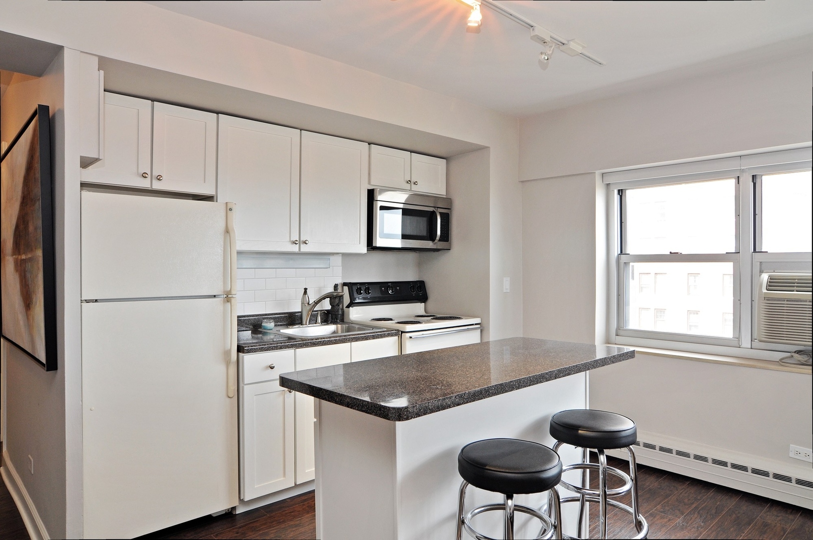 4980 N MARINE Drive Unit: 835